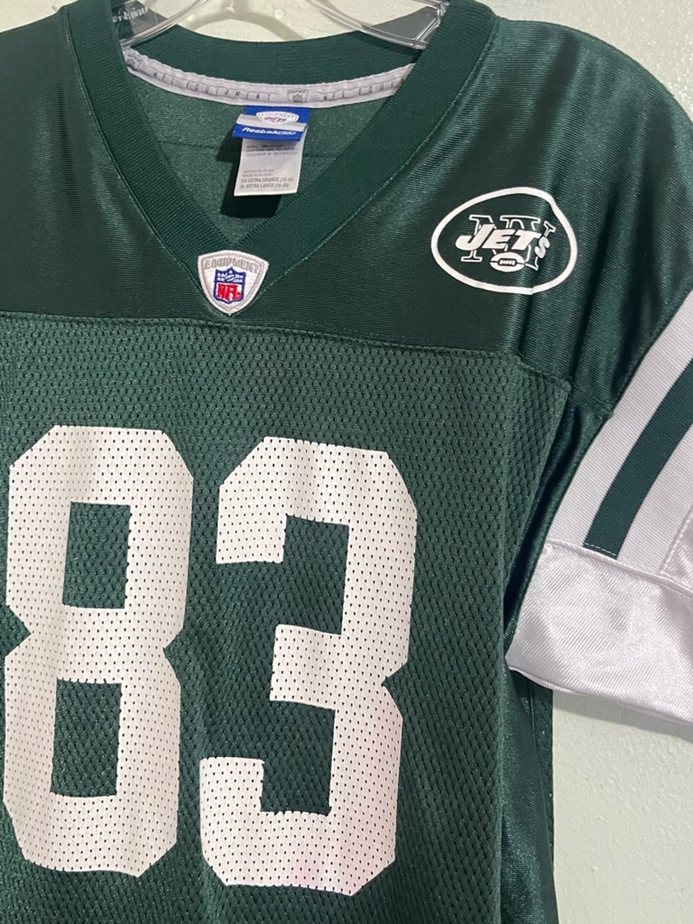 Vintage Reebok New York Jets Football Jersey Featuring Santana Moss. - Picture 3 of 7